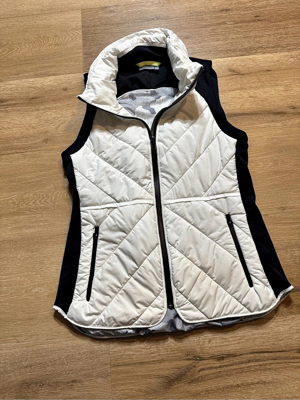 Athleta Insulated Flurry PrimaLoft Vest White & Black Small